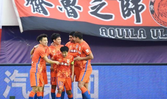 半岛体育官方网站-第一阶段积分榜：山东领跑4队争霸 申花憾入保级组