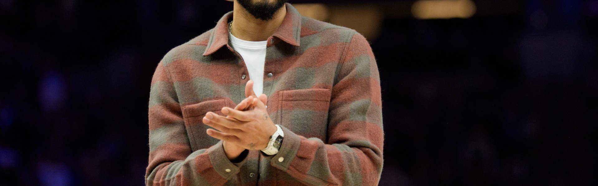 半岛体育官网-比尔·西蒙斯：一切迹象都表明 塔图姆可能在周六打独行侠时复出