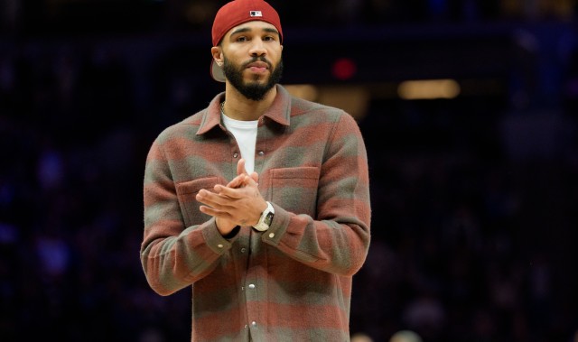 半岛体育官网-比尔·西蒙斯：一切迹象都表明 塔图姆可能在周六打独行侠时复出